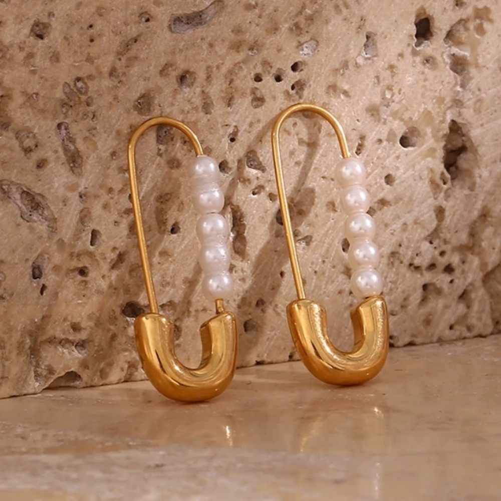 NEW 18K GOLD PEARL DAINTY STUD EARRINGS, NICE EARRINGS, CUTE EARRINGS